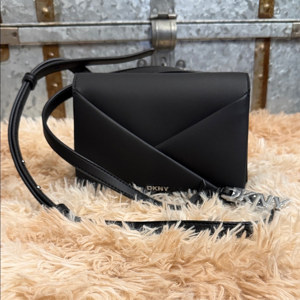 NWT! DKNY Black Geometric Crossbody Bag – NWT, Retail $148